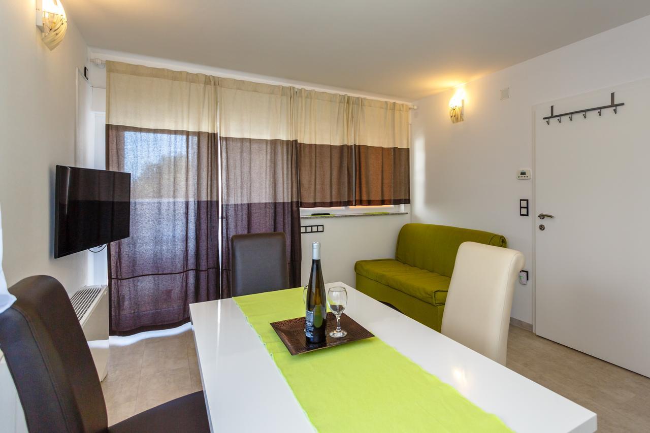 Apartments Vlado Krk Town Exterior photo