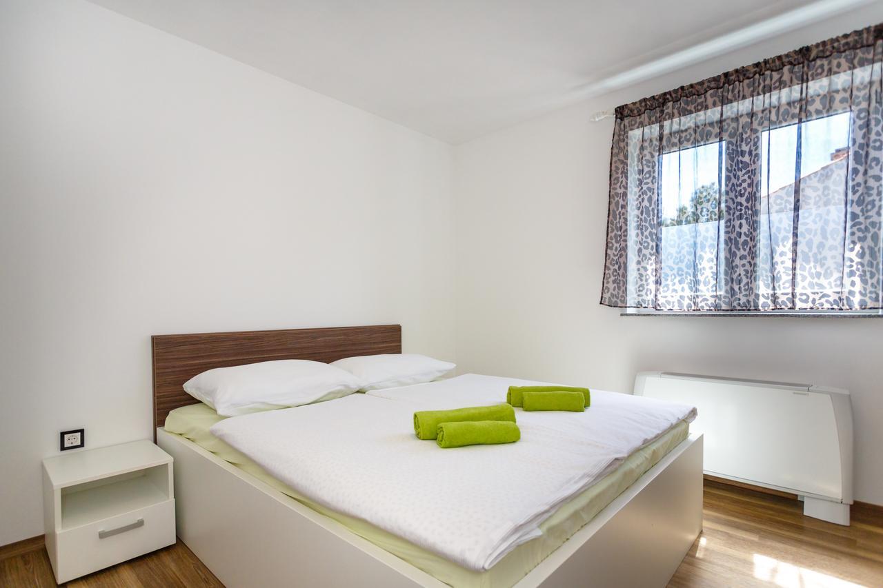 Apartments Vlado Krk Town Exterior photo
