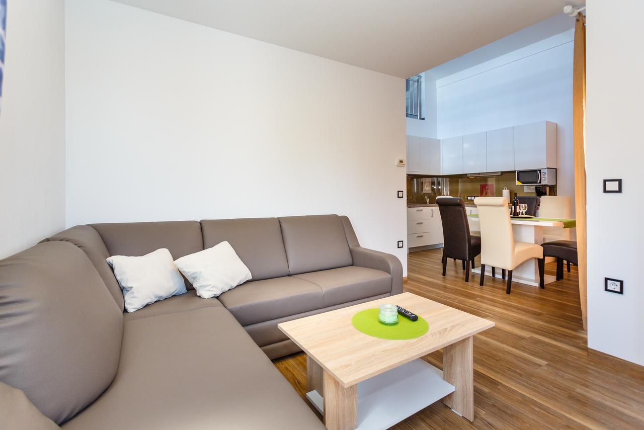 Apartments Vlado Krk Town Exterior photo